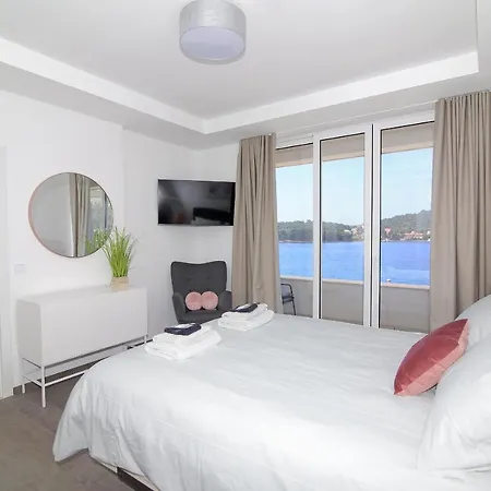 M #3- Sea View, Breakfast & Free Garage Parking