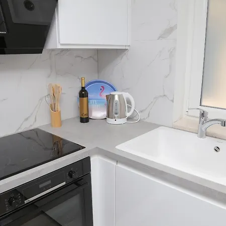 Apartamento M #3- Sea View, Breakfast & Free Garage Parking *