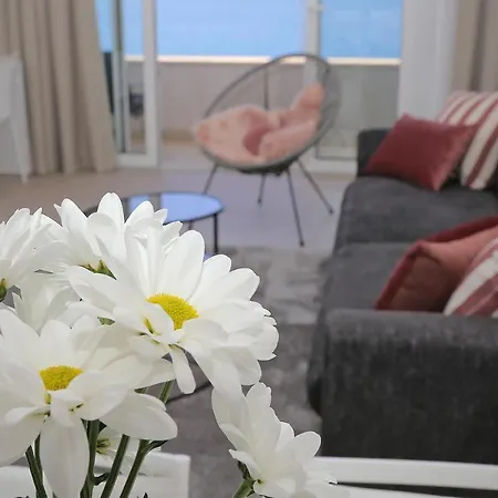 M #3- Sea View, Breakfast & Free Garage Parking Apartamento