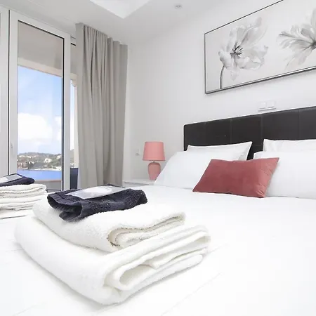 M #3- Sea View, Breakfast & Free Garage Parking *