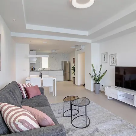 M #3- Sea View, Breakfast & Free Garage Parking Apartamento